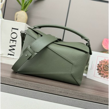 Loewe Medium Puzzle in Grained Calfskin 