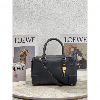 Loewe Amazona 23 in Nappa Calfskin 