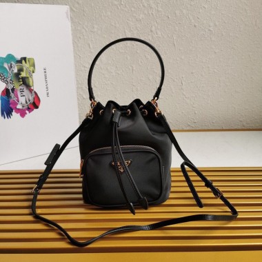 Borsa a spalla Prada Duet in Re-Nylon