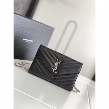 POCHETTE CON CATENA CASSANDRE CLASSICA IN PELLE GRAIN DE POUDRE