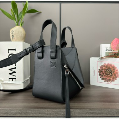 Loewe Compact Hammock bag in Classic Calfskin-Black