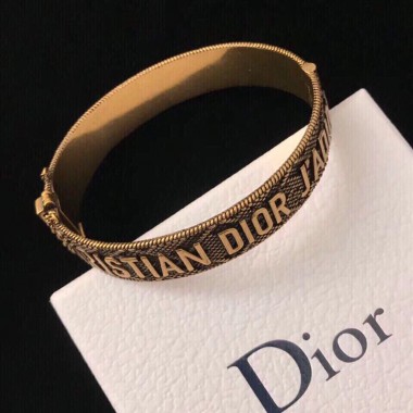 Dior Manchette