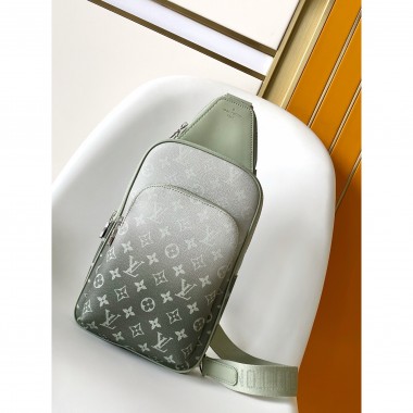 M11702 Avenue Slingbag