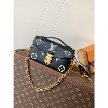 M46596 Pochette Métis East West