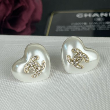 Orecchini Chanel di alta qualità in vendita
