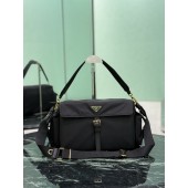 Borsa Prada Explore large in Re-Nylon con pattina-Black