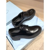 Stringate in pelle spazzolata