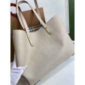  Burberry Reversable Tote 