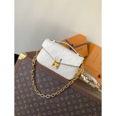 M22942 Pochette Métis East West