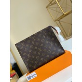 M47542 Toiletry Pouch 26