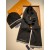 Sciarpa e cappello in cashmere LV