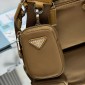 Borsa Prada a tracolla in Re-Nylon-Cammello