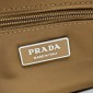 Borsa Prada Traveller medium in Re-Nylon imbottito-Caramel