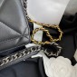 Chanel pelle 19  Pochette con catena  