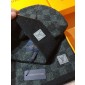 Sciarpa e cappello in cashmere LV